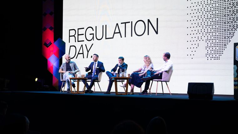 El Regulation Day reunió a legisladores y referentes del sistema cripto. Entre los presentes estuvo: Santiago Bermúdez, director ejecutivo de Potencia Argentina; y los legisladores ⁠Damián Arabia (LLA), ⁠Martín Tetaz (UCR), ⁠Marina Kienast (LLA) y ⁠Itaí Hagman (Fuerza Patria).