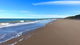 El pueblo de Pehuen-Có ofrece playas amplias y un entorno natural ideal para un verano sin multitudes.