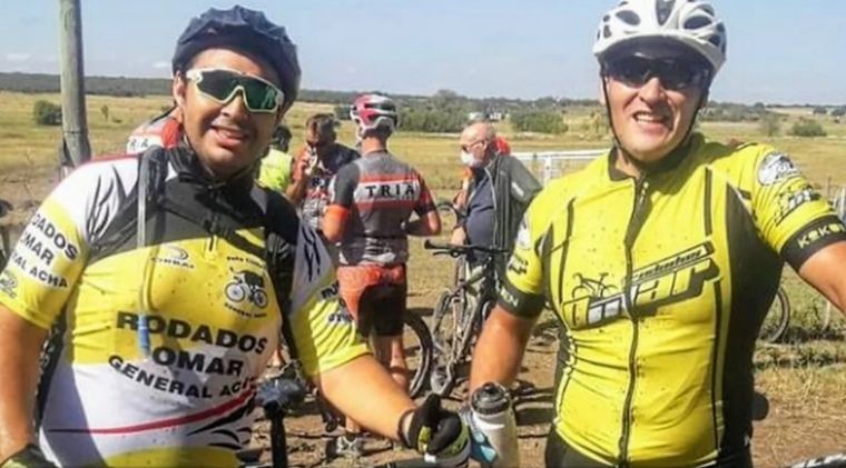 Gustavo (izquierda) y su amigo Cristian durante una competencia. Foto: Gustavo Montenegro.