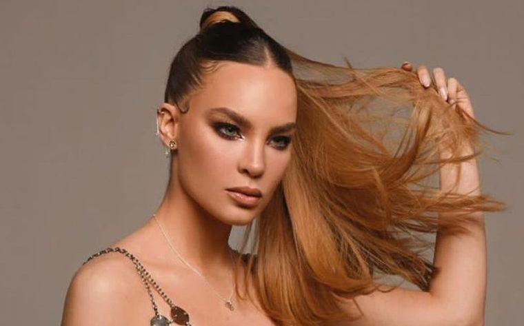 Estos vestidos que usaron Belinda y Karol G serán tu perdicióne este 2022 Foto: Milenio