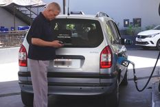 Factores como el precio del petróleo, el dólar y los impuestos inciden en el valor final de los combustibles en surtidores en Argentina Foto: Rodrigo DAngelo / MDZ