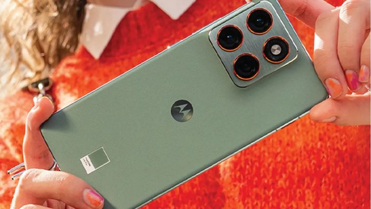 Motorola mantiene pantallas de alta calidad en ambos modelos. Motorola mantiene pantallas de alta calidad en ambos modelos.