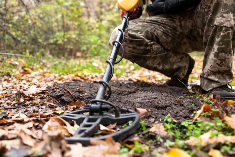 Pensé que eran monedas de chocolate, contó el hombre que caminaba con su detector de metales para hacer ejercicio Foto: shutterstock