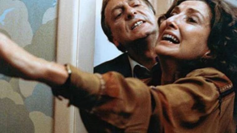 Héctor Alterio, en una imagen icónica de su papel como Roberto Ibáñez, el esposo en la oscarizada 'La historia oficial'. Héctor Alterio, en una imagen icónica de su papel como Roberto Ibáñez, el esposo en la oscarizada 'La historia oficial'.