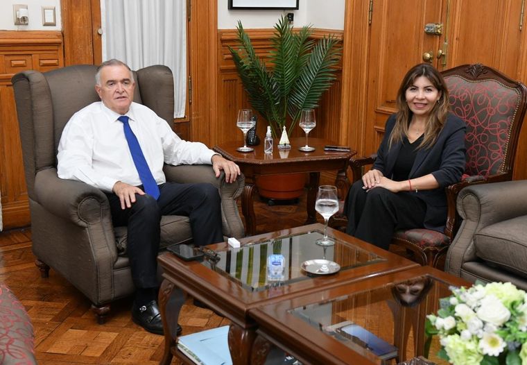 Osvaldo Jaldo viene reuniéndose con Sandra Mendoza en varias ocasiones. En la foto, el encuentro que mantuvieron el 1° de diciembre. Ayer también tuvieron una charla.
