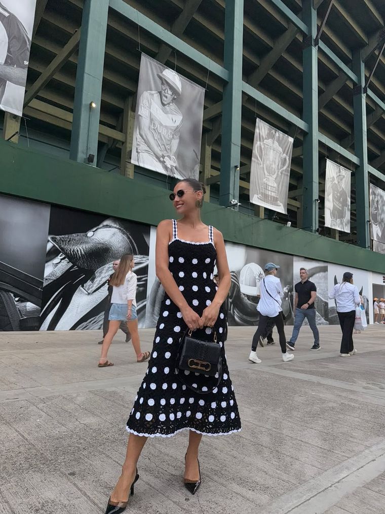 Pampita, elegancia gráfica en blanco y negro. Pampita, elegancia gráfica en blanco y negro.
