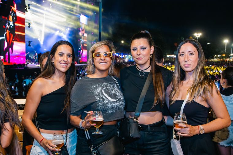 La Fiesta de la Cerveza ya se vive y estos son los looks que te recomendamos para disfrutar esos días. Foto: Santiago Tagua/MDZ