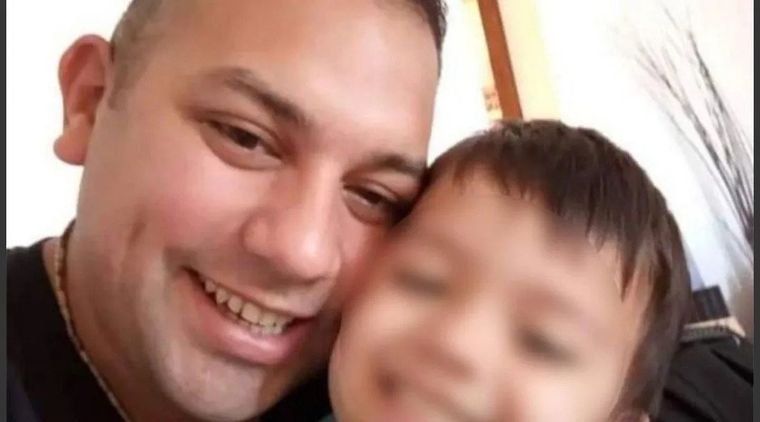 El policía asesinado tenía un hijo de 4 años que vio su muerte por la televisión