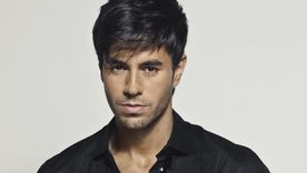 ENRIQUE IGLESIAS ERA UN ROMPE CORAZONES. SIN EMBARGO, EN 2001 SE ENAMORÓ Y NUNCA MÁS ESTUVO DISPONIBLE.