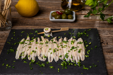 MDZol | La cocina española nos brinda unas recetas irresistibles: boquerones en vinagre paso a paso