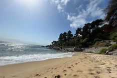 Chile cuenta con innumerables playas en toda su costa, cada una con una belleza particular.