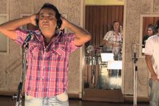 el cantante de la nueva luna fue internado de urgencia