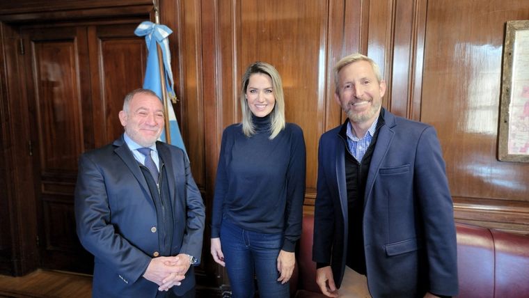 Juntos 2023. Luis Juez, Carolina Losada y Rogelio Frigerio se unieron en el Congreso.