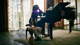 La cantante Norah Jones y sus vinos. Cortesía de Maison Wessman.