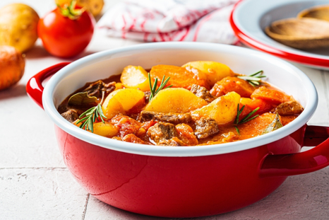 Estofado de carne con papas casero: receta perfecta para compartir en casa. Estofado de carne con papas casero: receta perfecta para compartir en casa.