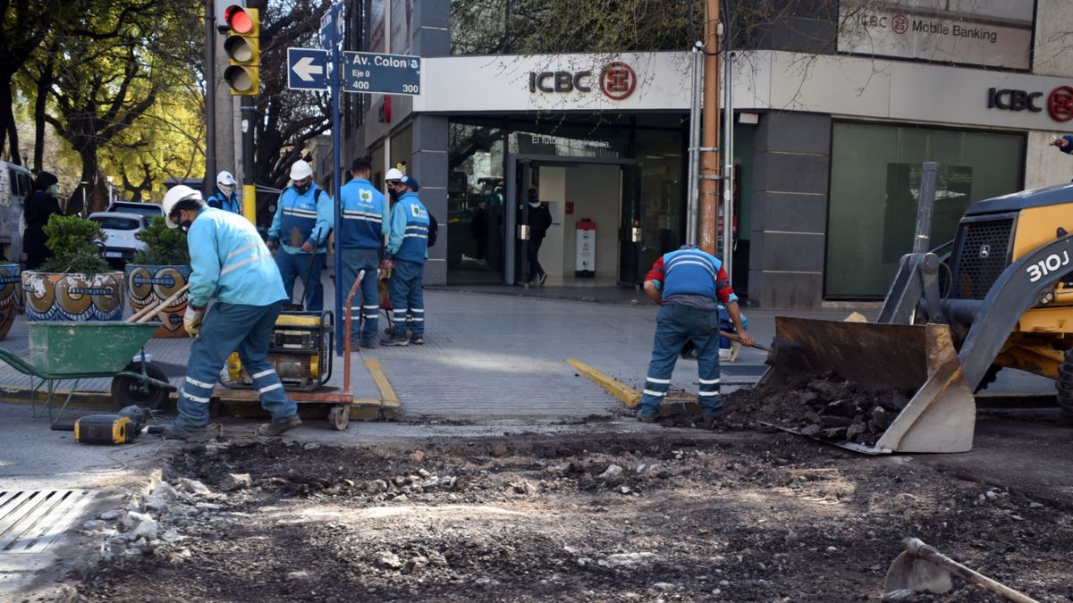 Un video viral mostró el caos por obras en pleno centro mendocino