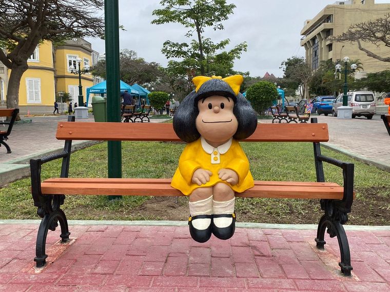 Mafalda La nueva estatua se encuentra en el distrito Barranco, en Lima, Perú Foto: Twitter: @MafaldaDigital