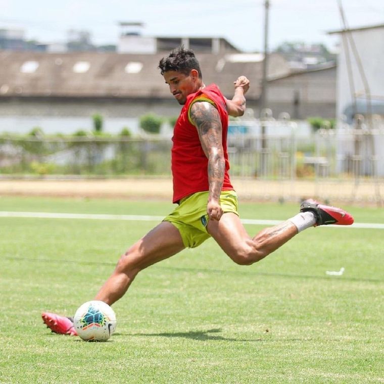 El uruguayo Alejandro Prieto fue anunciado este jueves como nuevo refuerzo del Cruzado Foto: Instagram @aleprieto.22