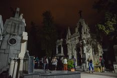 Las visitas nocturnas por el cementerio de la Ciudad atraen a mendocinos y turistas.  