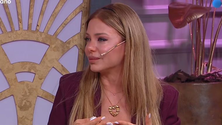 La modelo rompió en llanto en el programa que conduce Verónica Lozano. La modelo rompió en llanto en el programa que conduce Verónica Lozano.