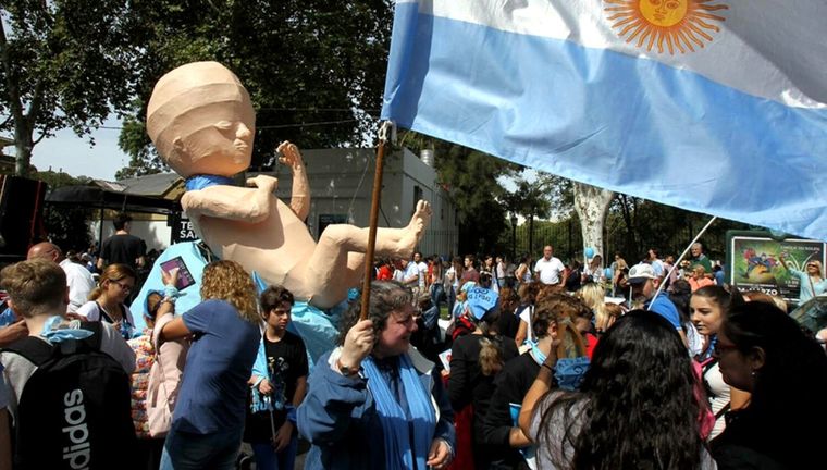 El primer derecho humano es el derecho a la vida, afirma la doctora Dèbora Ranieri.