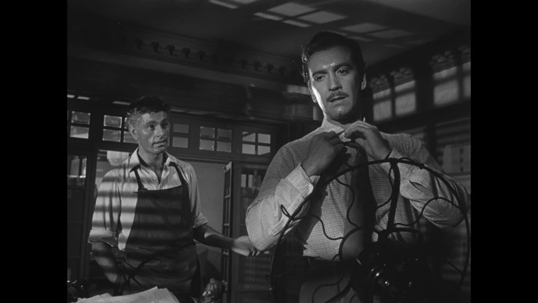 La película disponible en YouTube tiene a Carlos Cores como un periodista atrapado entre deudas, ambición y paranoia. La película disponible en YouTube tiene a Carlos Cores como un periodista atrapado entre deudas, ambición y paranoia.