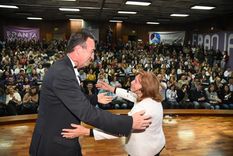 Esther Sánchez y Gabriel Fidel. Foto: Twitter @interclaustro Esther Sánchez y Gabriel Fidel. Foto: Twitter @interclaustro