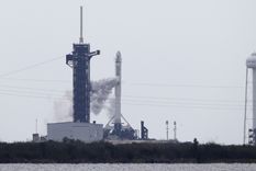 en vivo: la crew dragon ya acoplo con exito en la eei