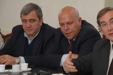 MDZol | Tanús (derecha) salió otra vez con los botines de punta contra el Gobierno. Foto: Prensa Diputados