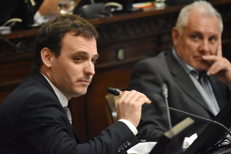 El diputado radical Franco Ambrosini denunció al juez Sebastián Sarmiento ante el Jury de Enjuiciamiento. El diputado radical Franco Ambrosini denunció al juez Sebastián Sarmiento ante el Jury de Enjuiciamiento.