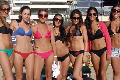 MDZol | Las reinas de la playa: Ale Magallanes, Sofía Barrera, Luz Ansaldi, Vanina Mazzone, Eliana Santucho, Belén Fizzolo y Vani Casares. Foto: MDZ