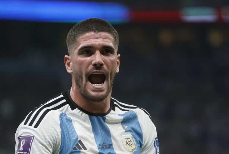 De Paul recibió la banca de Verón tras el triunfo de la Selección argentina. Foto: EFE
