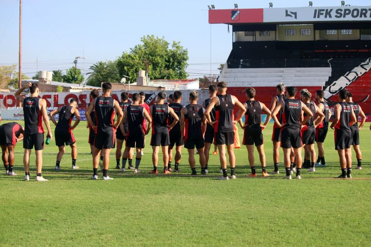 El Cruzado juega en su cancha con el debut de su nuevo DT. 