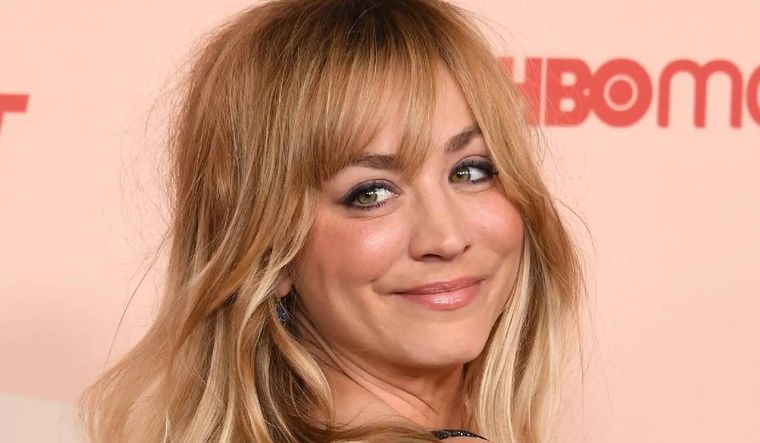 Kaley Cuoco se animó a mostrar cómo está su pancita en esta etapa final de su embarazo.