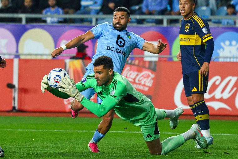 Álvaro Montero sigue sin dar seguridad en Boca.