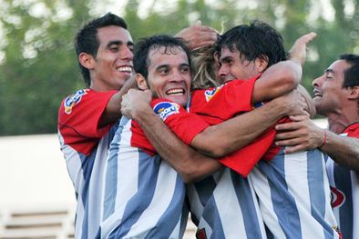 MDZol | Unidos por el festejo. Los jugadores de San Martín buscarán la victoria y la clasificación frente a Atenas. Foto: MDZ