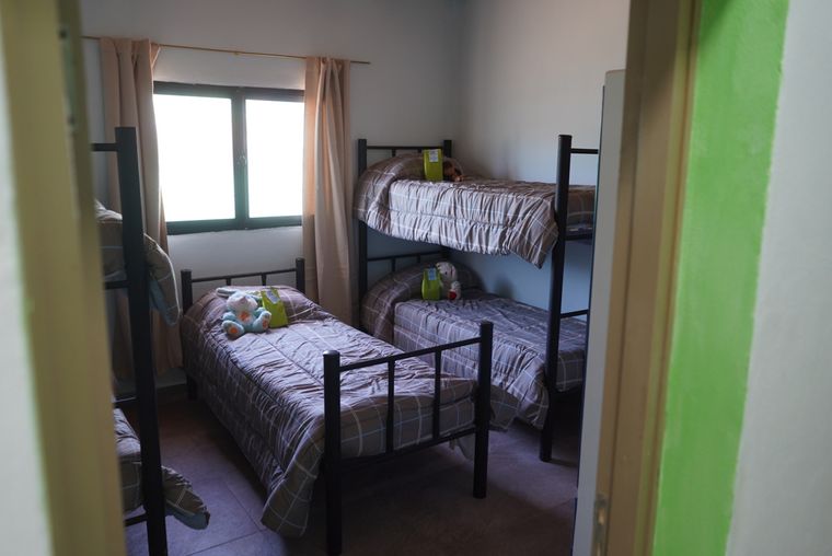 En los hogares las habitaciones son para 4 ó 5 chicos. Foto: Gobierno de Mendoza