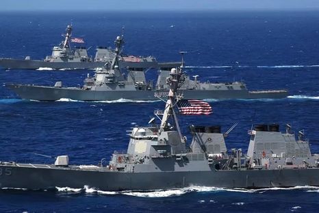 Los tres buques de los Estados Unidos que informó la Casa Blanca llevarían 4.000 marines. Los tres buques de los Estados Unidos que informó la Casa Blanca llevarían 4.000 marines.