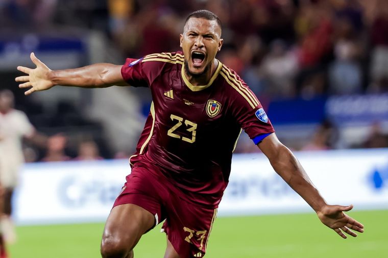 Rondón celebra el empate de Venezuela. Foto: EFE