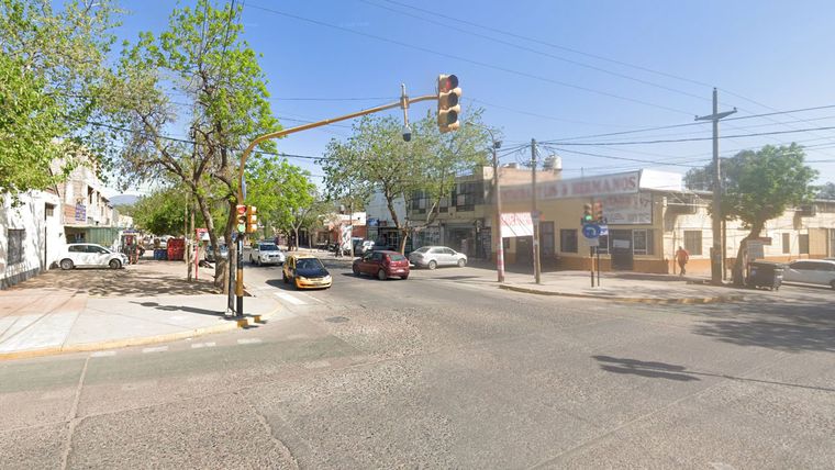 La cámara ubicada en Sarmiento y Gomensoro de Guaymallén, donde se produjo el hecho.&nbsp;