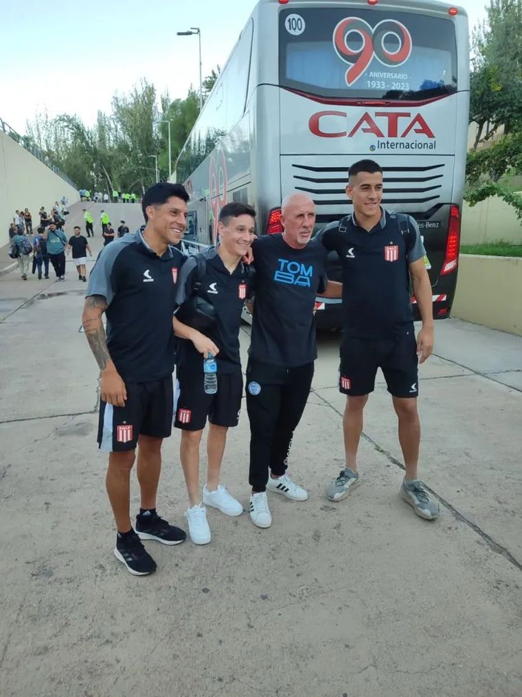 Daniel Oldrá y Zaid Romero, en uno de los partidos entre Godoy Cruz y Estudiantes. También están Enzo Pérez y Fernando Zuqui.
