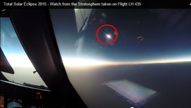 ¿Cómo se vio el eclipse solar de este mes desde un vuelo comercial?