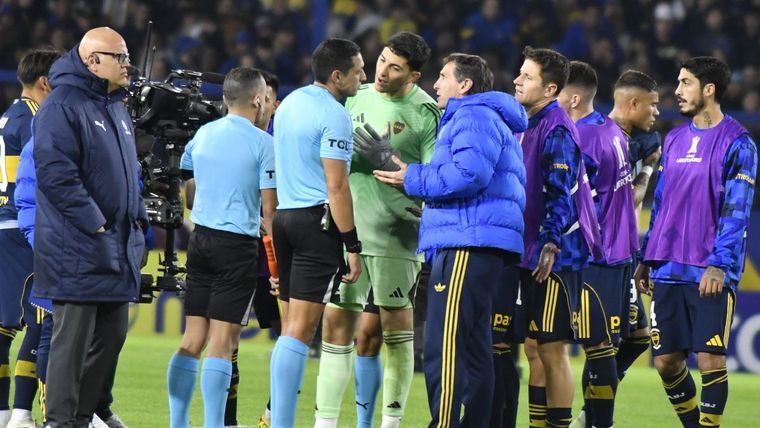 Boca estalló contra Valenzuela por las polémicas que lo privaron de ganarle a Cruzeiro.