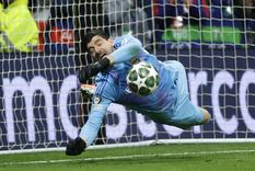 El arquero del Real Madrid Thibaut Courtois tuvo un par de atajadas clave durante el partido. Foto: EFE El arquero del Real Madrid Thibaut Courtois tuvo un par de atajadas clave durante el partido. Foto: EFE