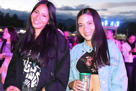 Amigos, parejas y familias colmaron el hipódromo en la primera noche de la Fiesta de la Cerveza. Amigos, parejas y familias colmaron el hipódromo en la primera noche de la Fiesta de la Cerveza.