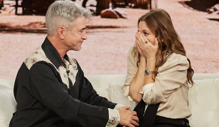 Dermot Mulroney visitó en su programa a Drew Barrymore, que estalló en llanto y reveló por qué la salvó de su peor época. Foto: Ash Bean (The Drew Barrymore Show)
