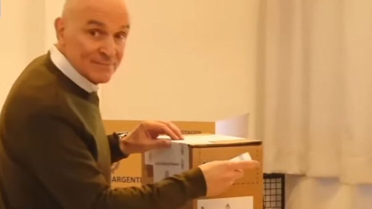 José Luis Espert, tras votar en las elecciones legislativas 2025.