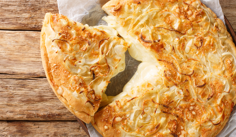 Pizza fugazzeta argentina: un clásico que debes probar Foto: Shutterstock