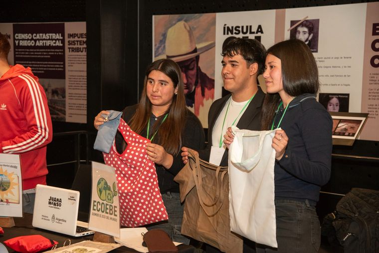 Jóvenes emprendedores mendocinos presentaron sus proyectos en un espacio real de inversión.