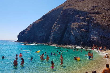 La Playa de los Muertos es uno de los paisajes más impactantes del litoral de Almería. La Playa de los Muertos es uno de los paisajes más impactantes del litoral de Almería.